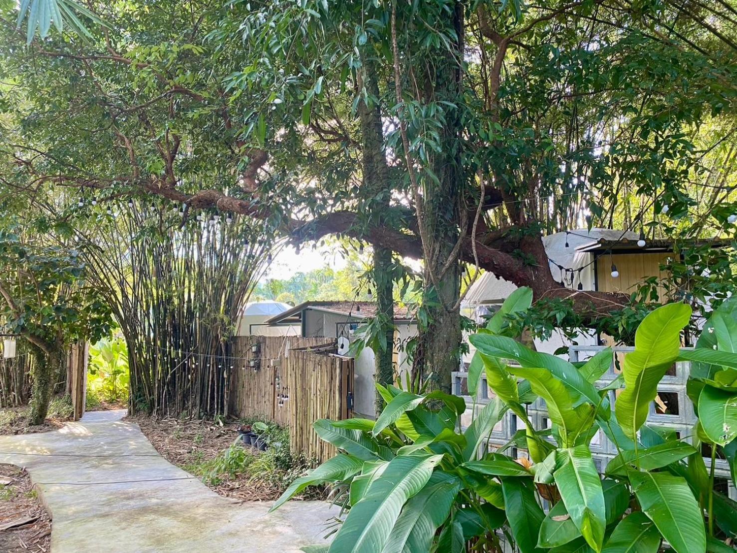 Baan Nai Baan Nok Resort Nakhonnajok Kültér fotó