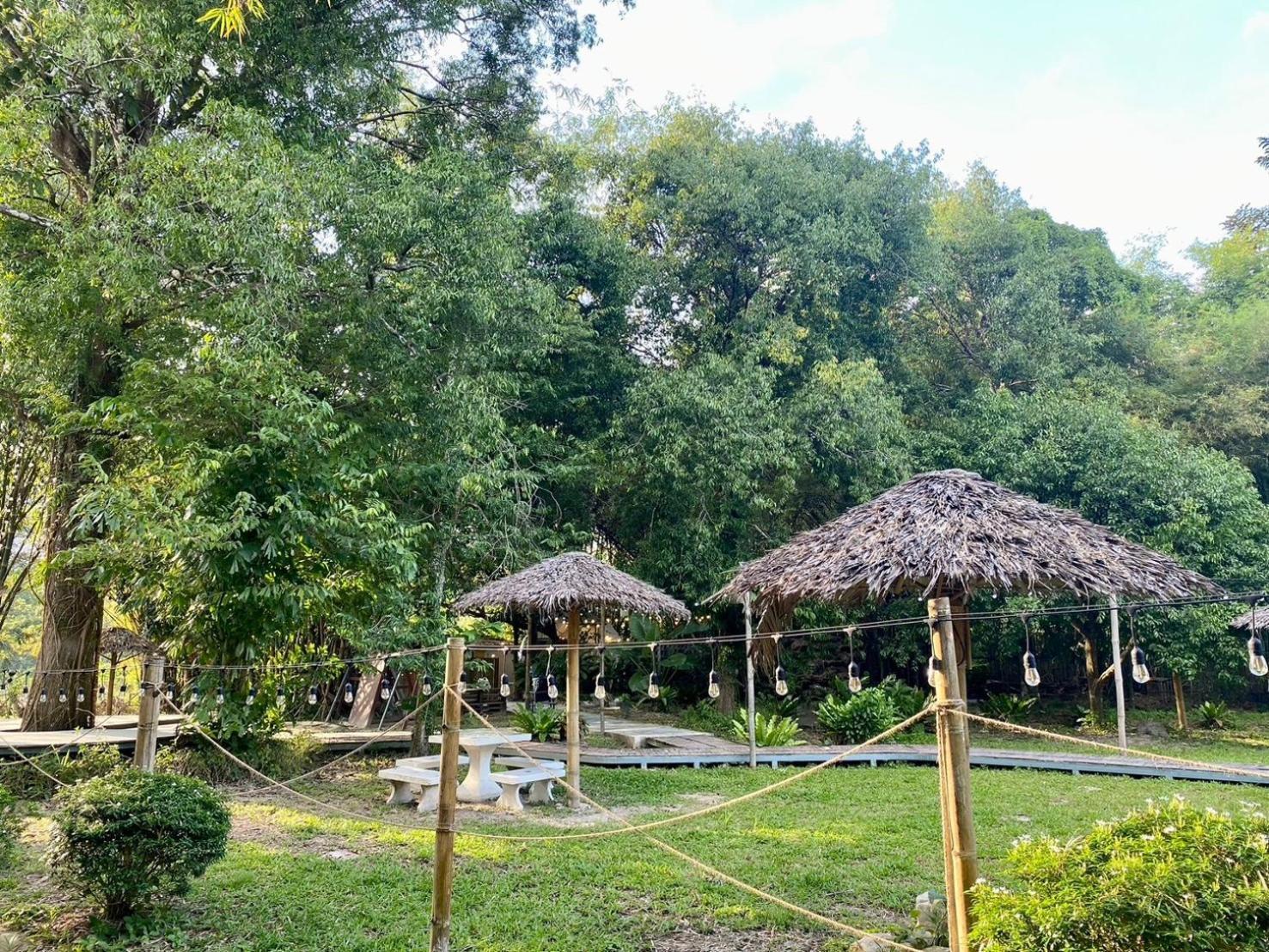 Baan Nai Baan Nok Resort Nakhonnajok Kültér fotó