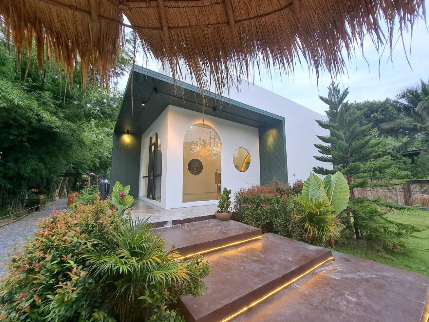 Baan Nai Baan Nok Resort Nakhonnajok Kültér fotó