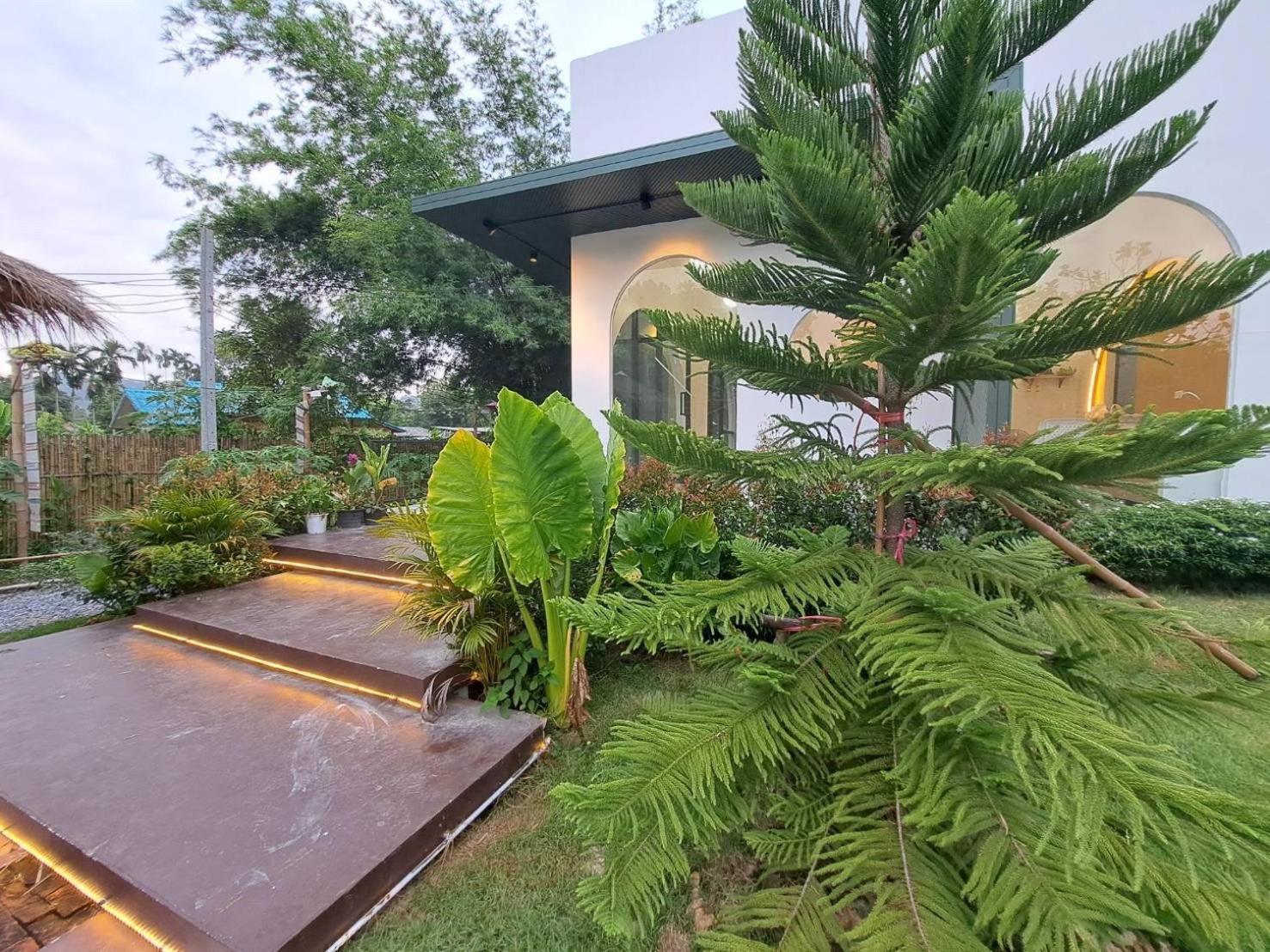 Baan Nai Baan Nok Resort Nakhonnajok Kültér fotó