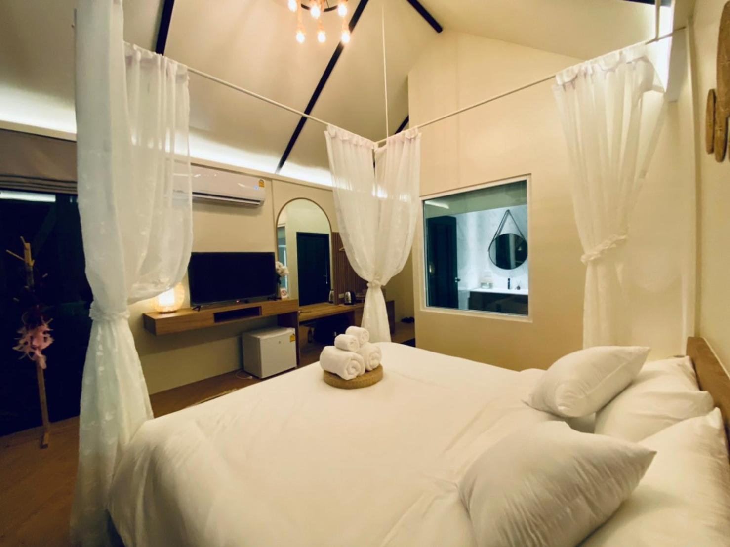 Baan Nai Baan Nok Resort Nakhonnajok Kültér fotó