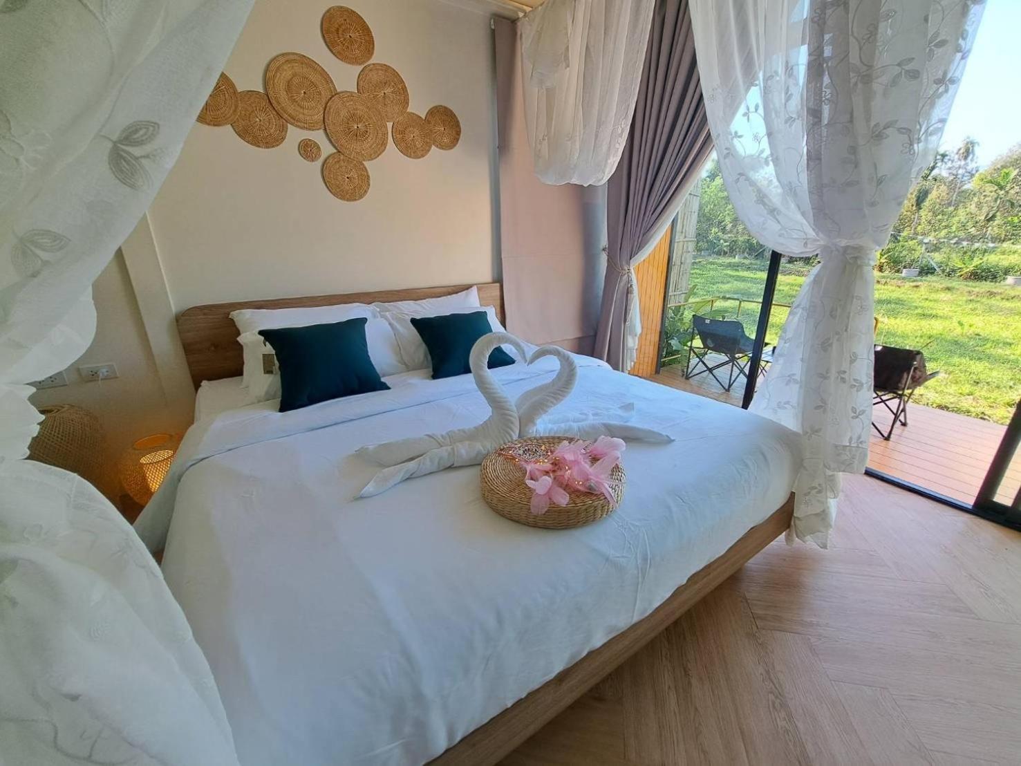 Baan Nai Baan Nok Resort Nakhonnajok Kültér fotó